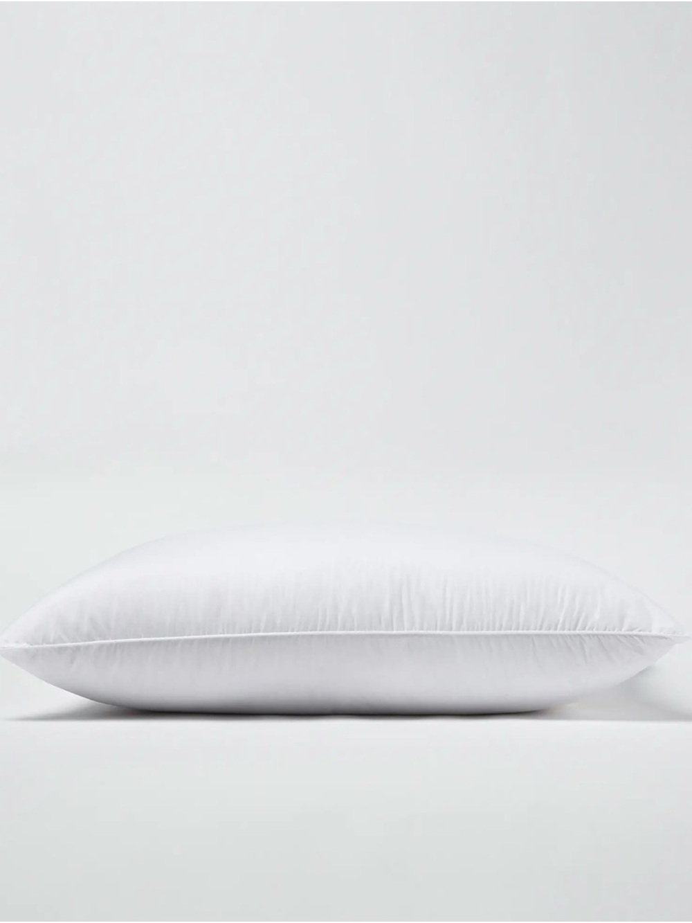 🔥 SALE 🔥 NWOT Plush Medium Down King Pillow - Retail $144